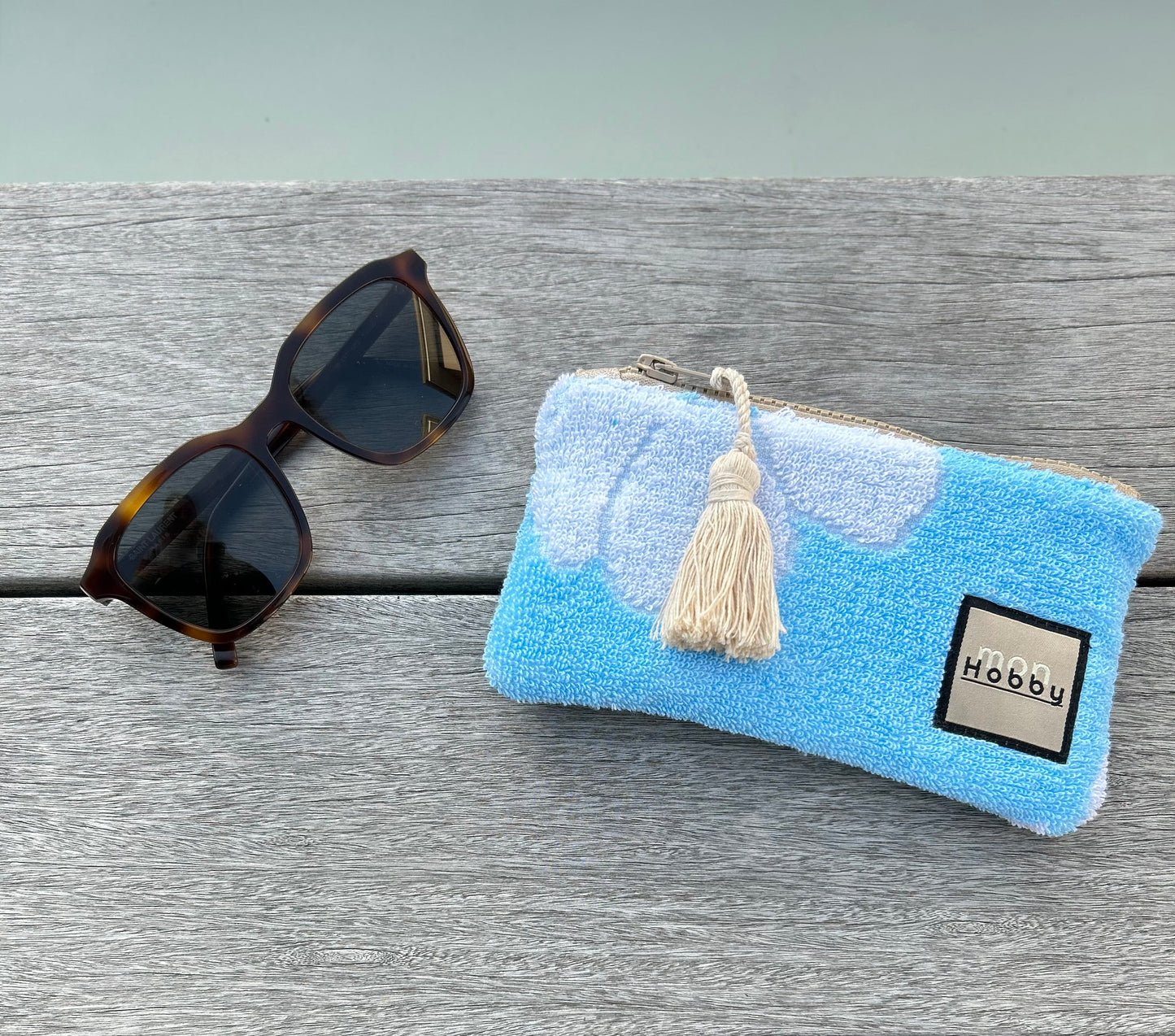 La pochette BABY bleue ciel